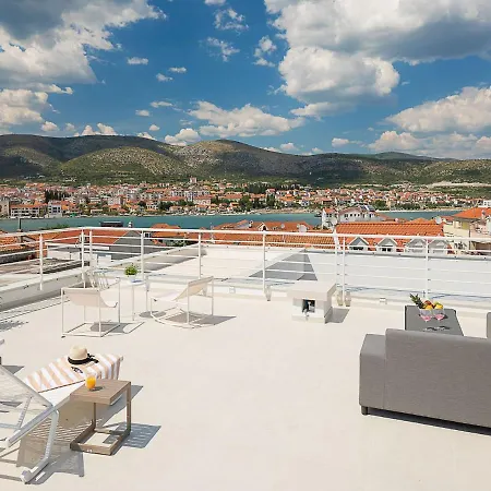 Sunrise: Sea Views And Heated Pool Villa