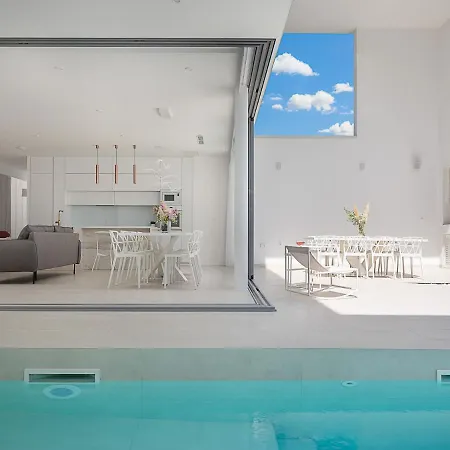 Sunrise: Sea Views And Heated Pool *