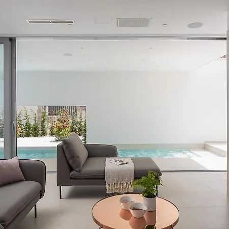 Villa Sunrise: Sea Views And Heated Pool
