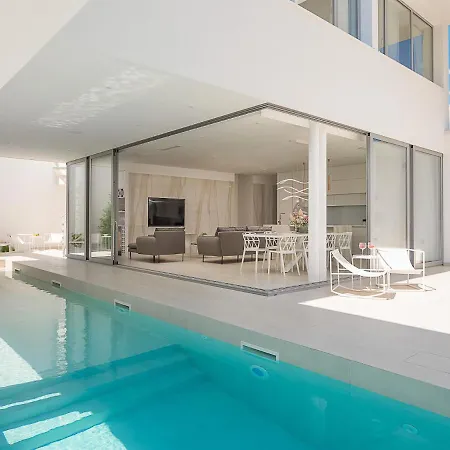 Villa Sunrise: Sea Views And Heated Pool