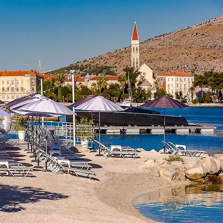 Sunrise: Sea Views And Heated Pool * Trogir