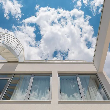 Sunrise: Sea Views And Heated Pool * Trogir