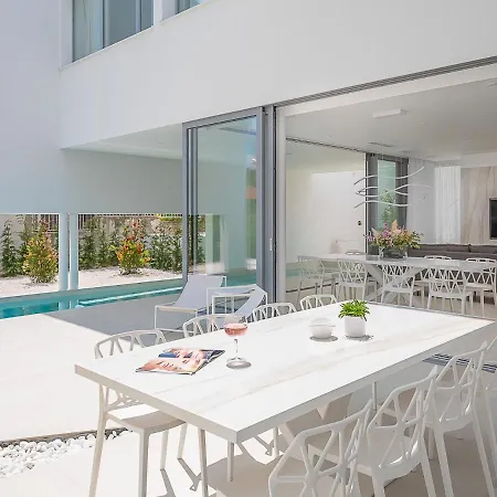 Sunrise: Sea Views And Heated Pool *