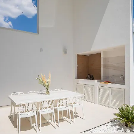 Sunrise: Sea Views And Heated Pool Villa Trogir