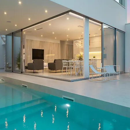Sunrise: Sea Views And Heated Pool *