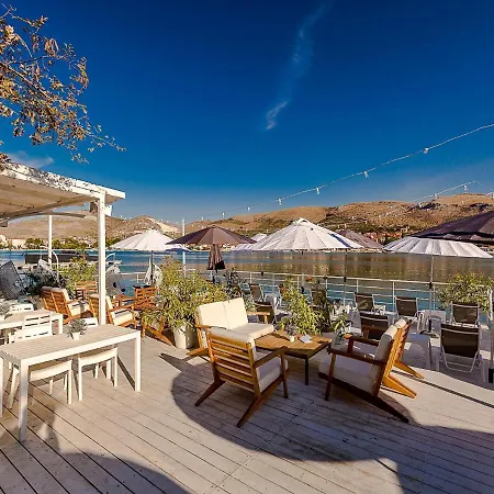 Sunrise: Sea Views And Heated Pool * Trogir