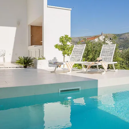 Spectacular 4 Bedrooms Sunrise Breath-taking Sea Views Heated Swimming Pool Villa *