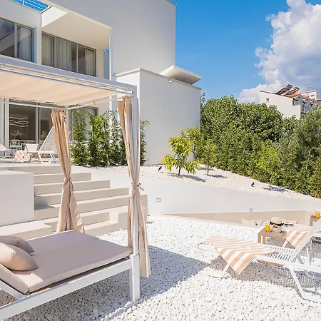 Spectacular 4 Bedrooms Sunrise Breath-taking Sea Views Heated Swimming Pool Villa