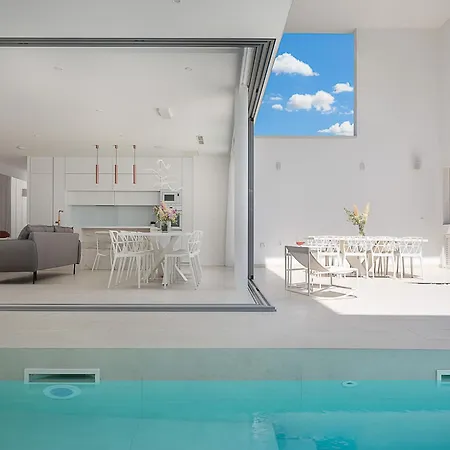 Spectacular 4 Bedrooms Sunrise Breath-taking *